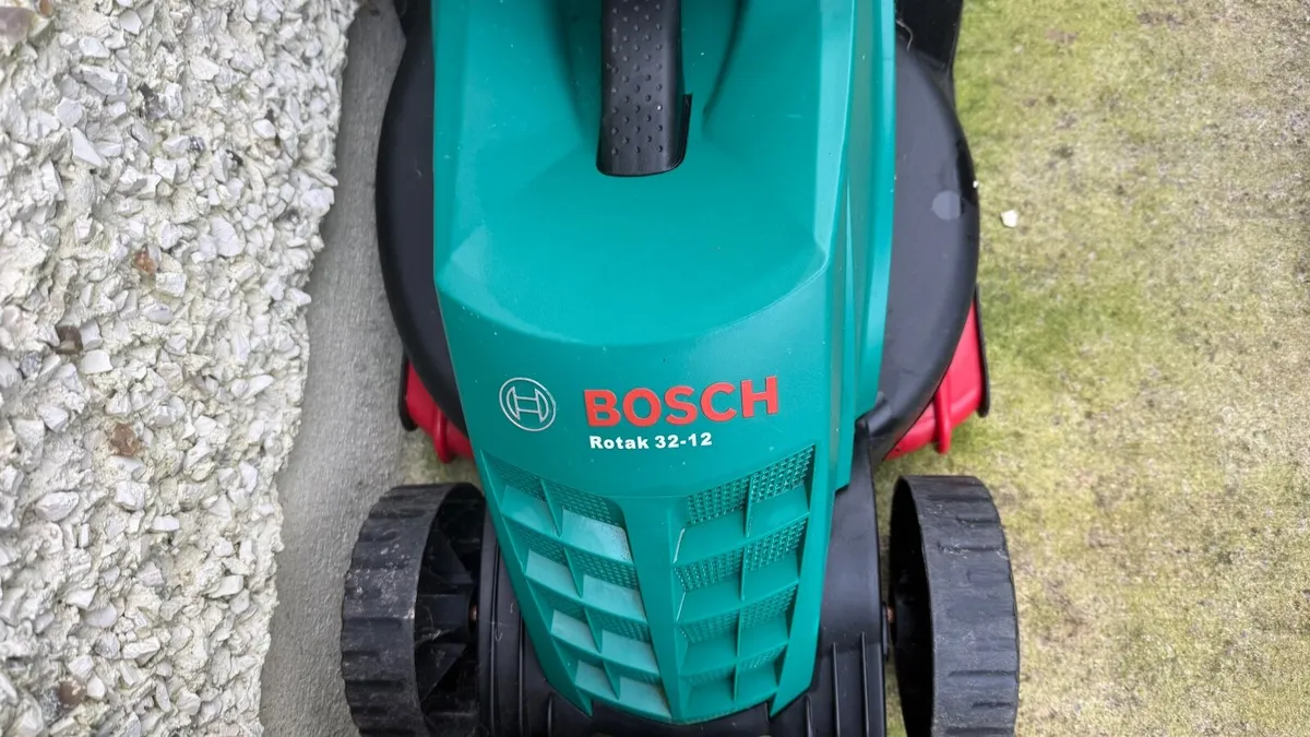 Lawn mower - Image 1