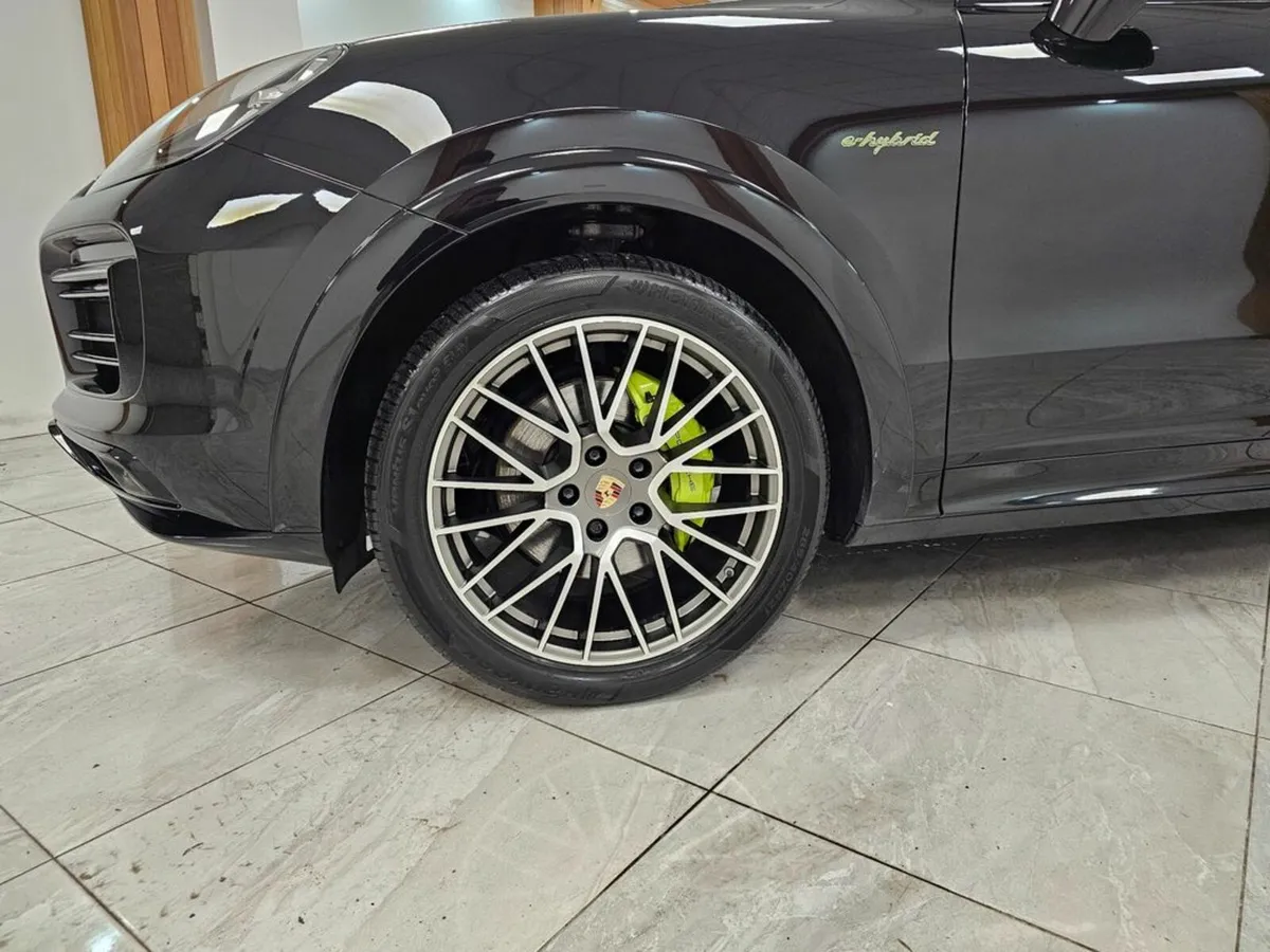 Porsche Cayenne PLATINUM EDITION - Image 4