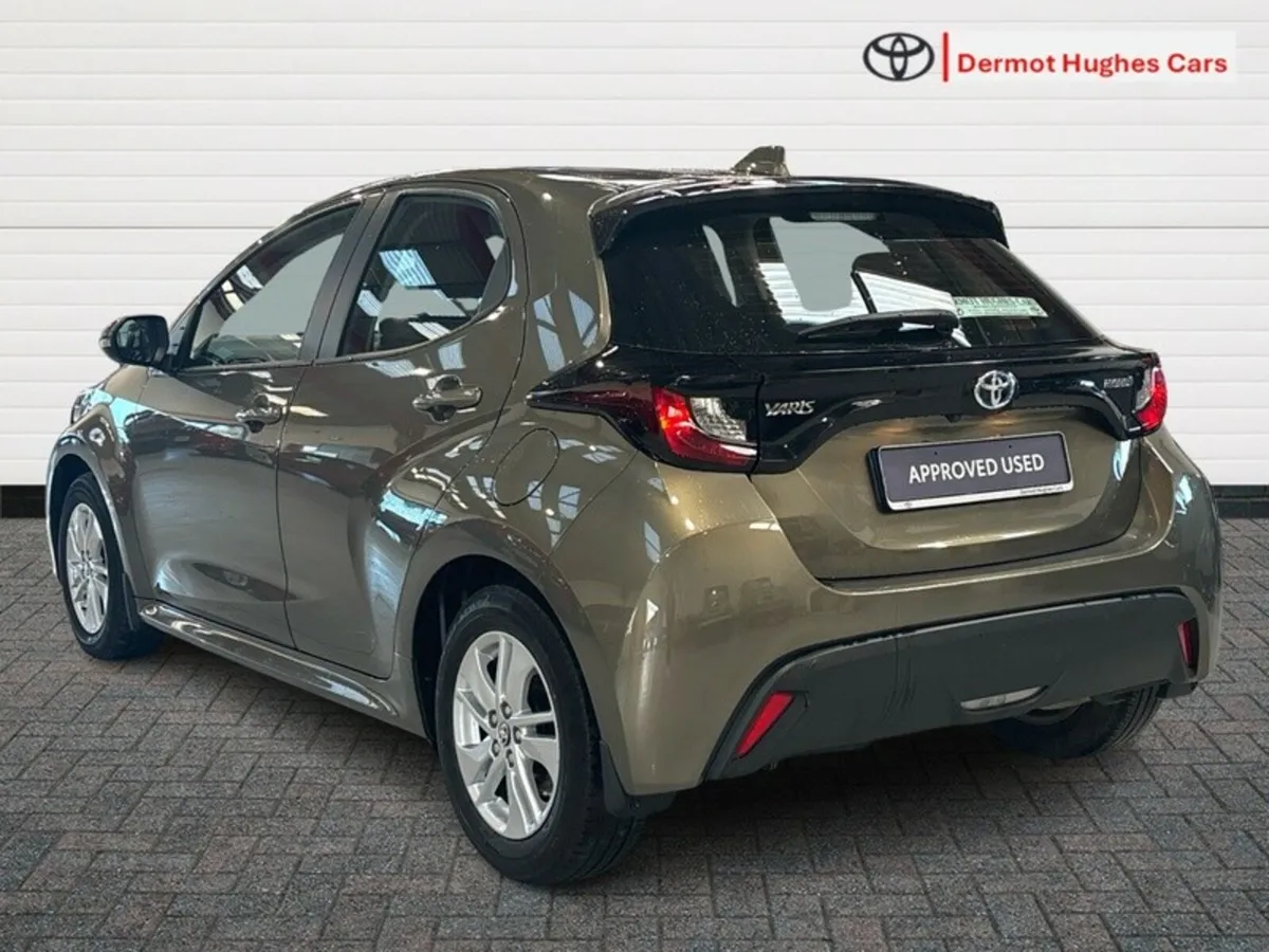 Toyota Yaris 1.5 HYBRID LUNA 4DR AUTO - Image 2