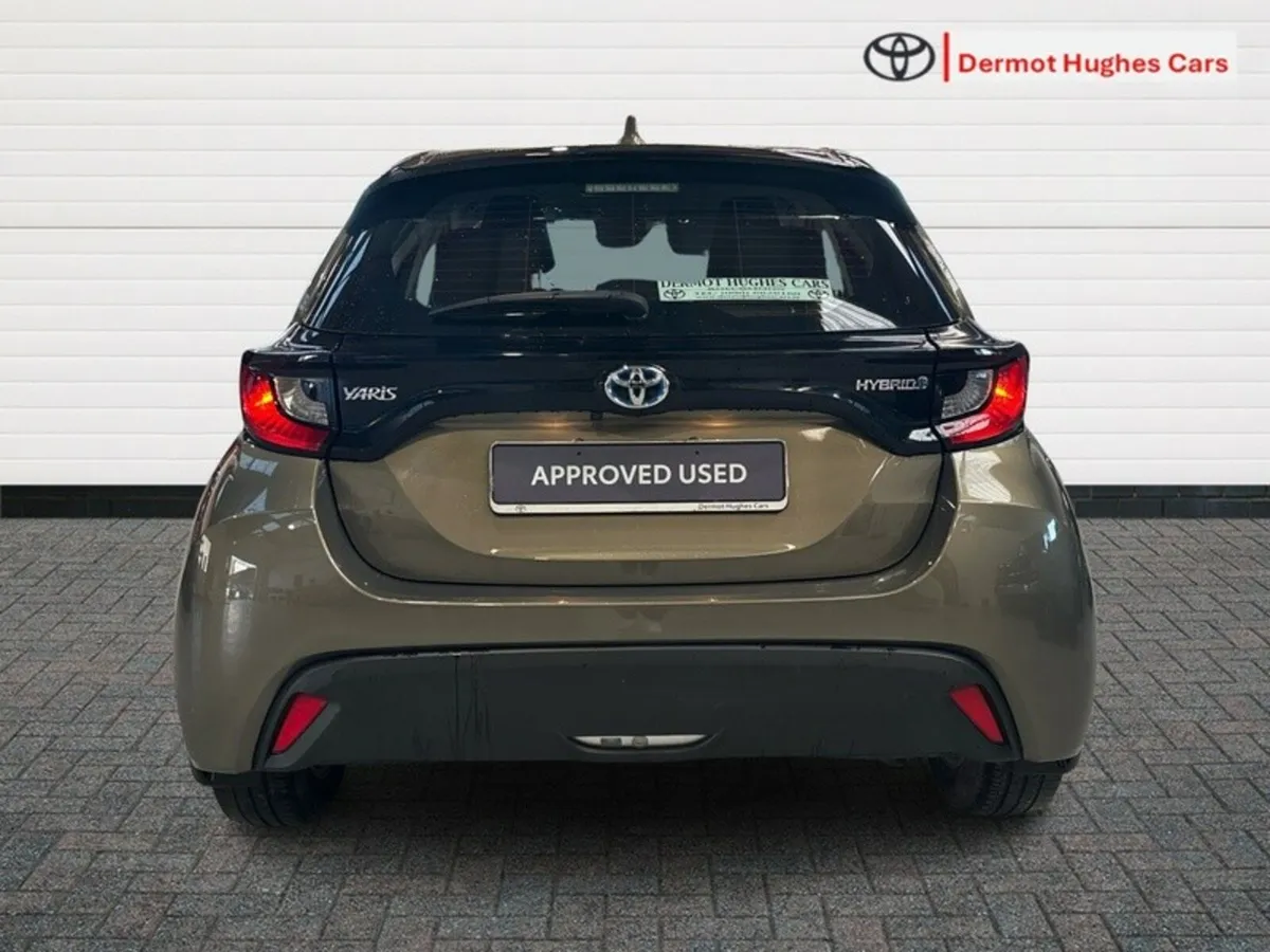 Toyota Yaris 1.5 HYBRID LUNA 4DR AUTO - Image 4