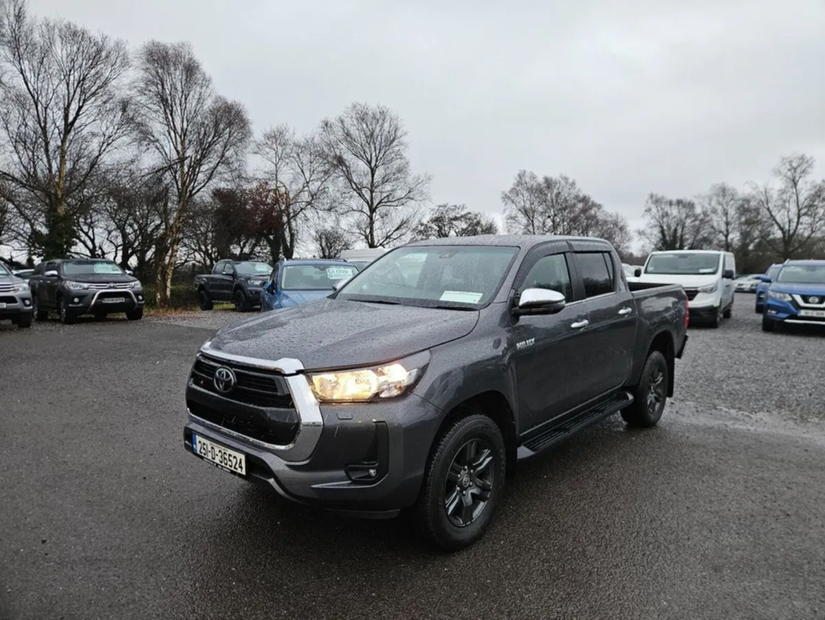 Toyota Hilux 2.8 SR5 Double CAB - Image 4