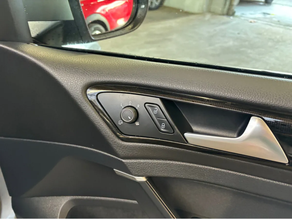 Volkswagen Golf Automatic DSG  Bluemotion Hiline o - Image 3