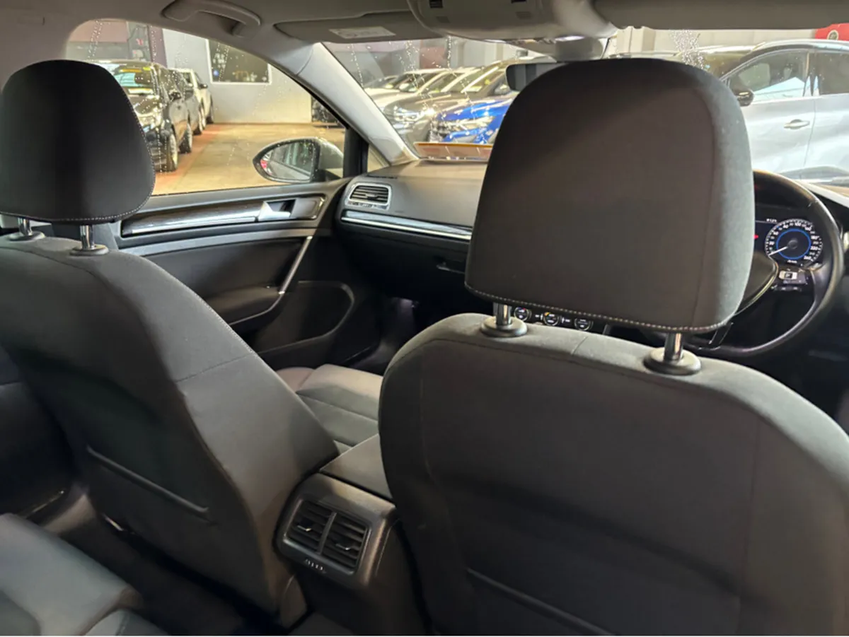 Volkswagen Golf Automatic DSG  Bluemotion Hiline o - Image 4