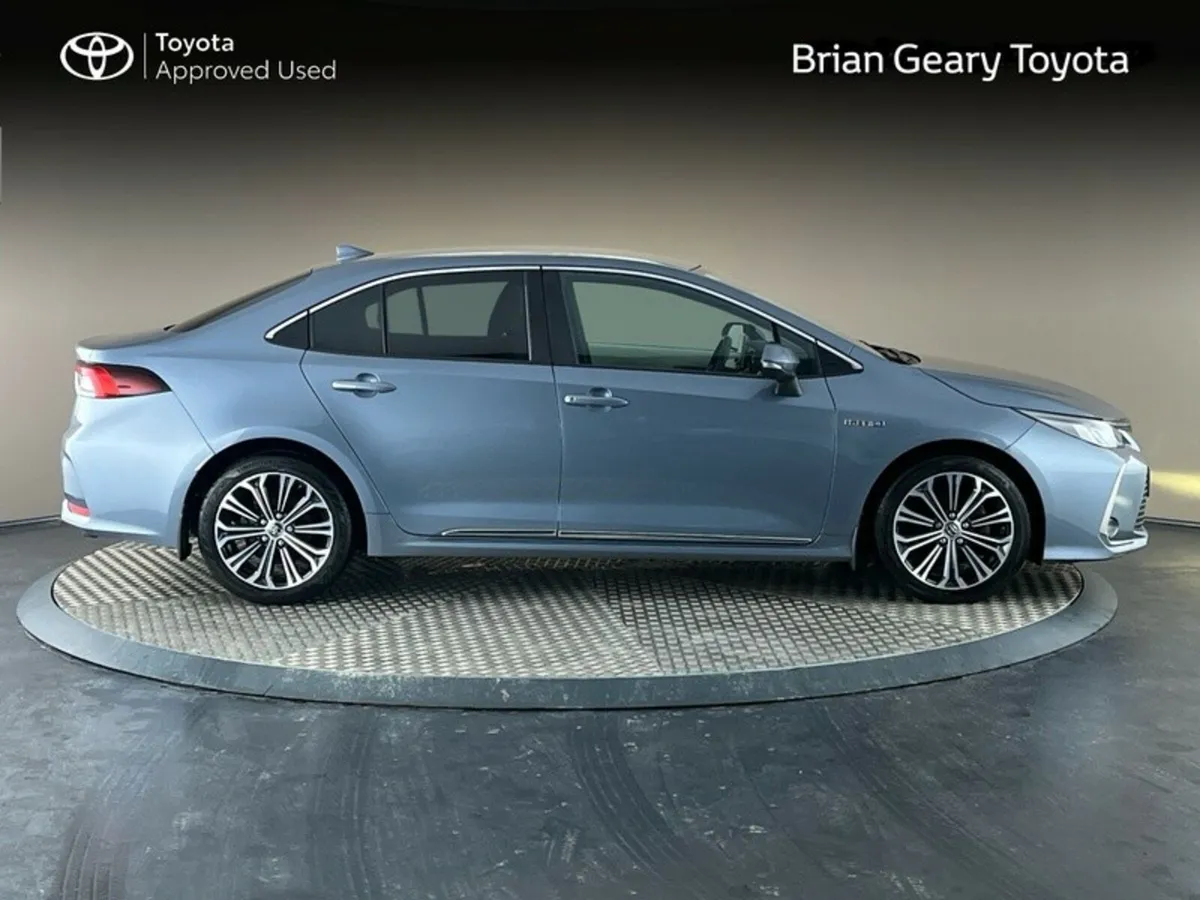 Toyota Corolla LunaSport Hybrid Saloon - Image 3