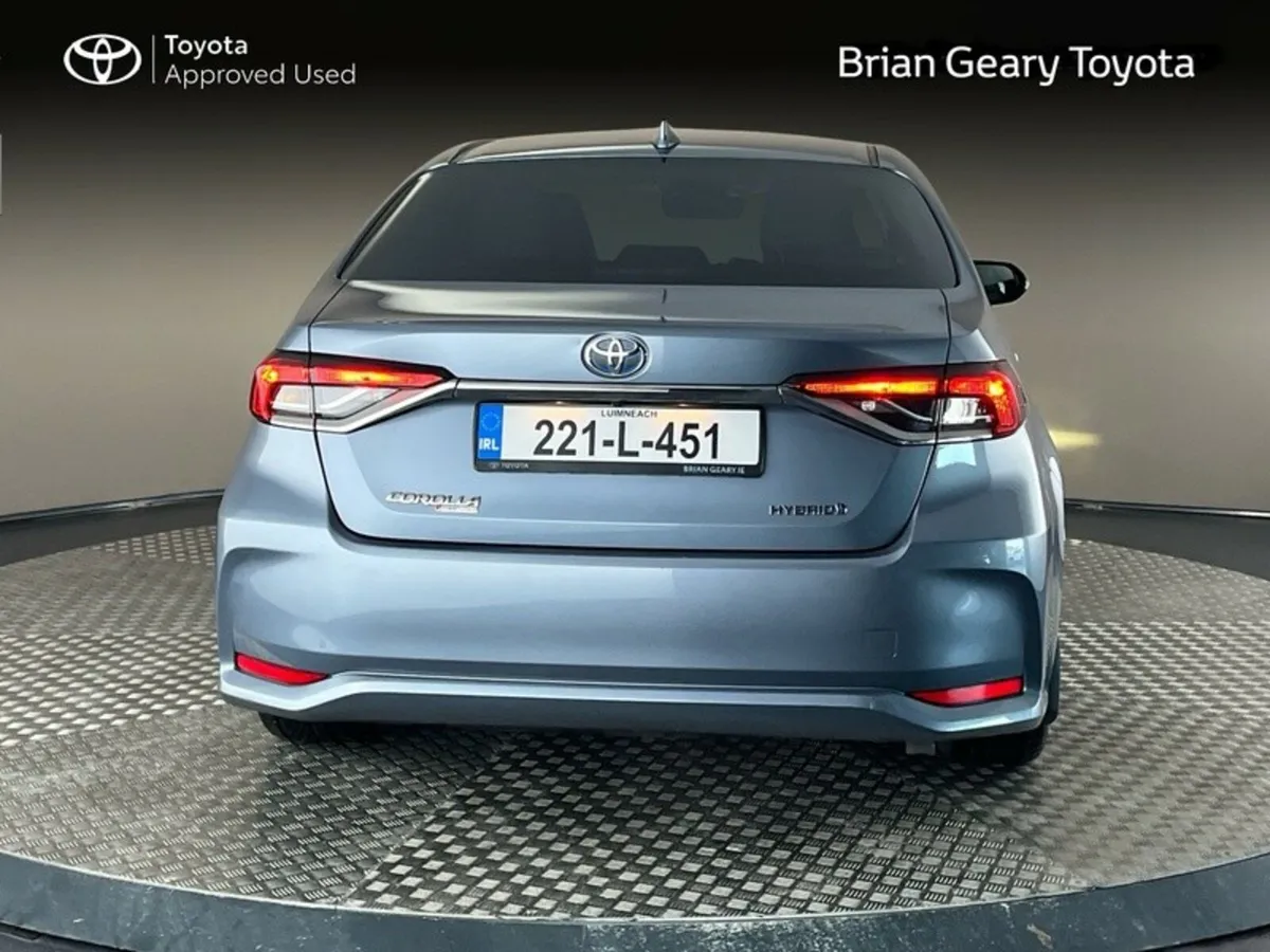 Toyota Corolla LunaSport Hybrid Saloon - Image 4