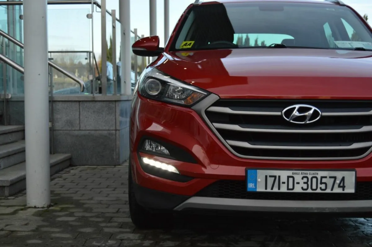 Hyundai Tucson 1.7 D Executive 2WD , Leather - Image 4