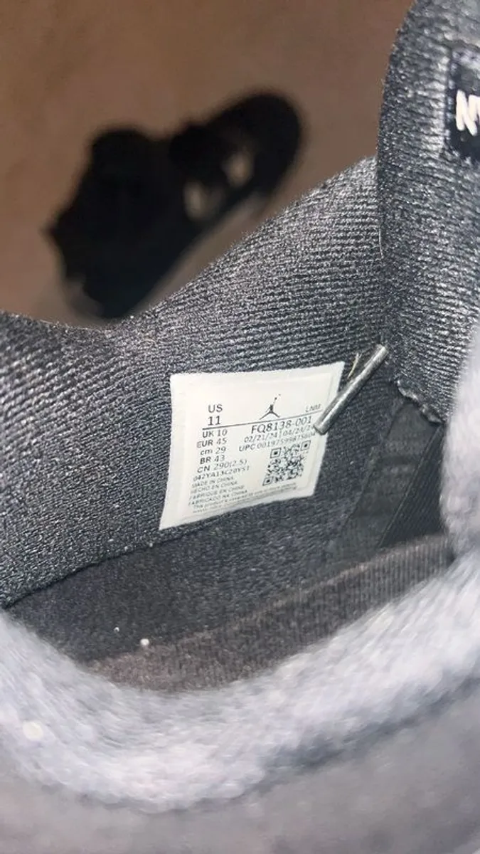 Jordan 4s and Dior CDs - Image 3