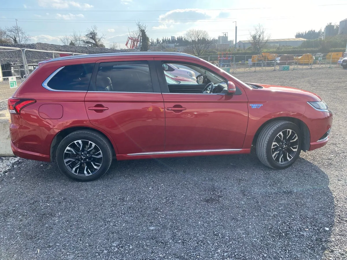 Mitsubishi Outlander PHEV 2016 - Image 2