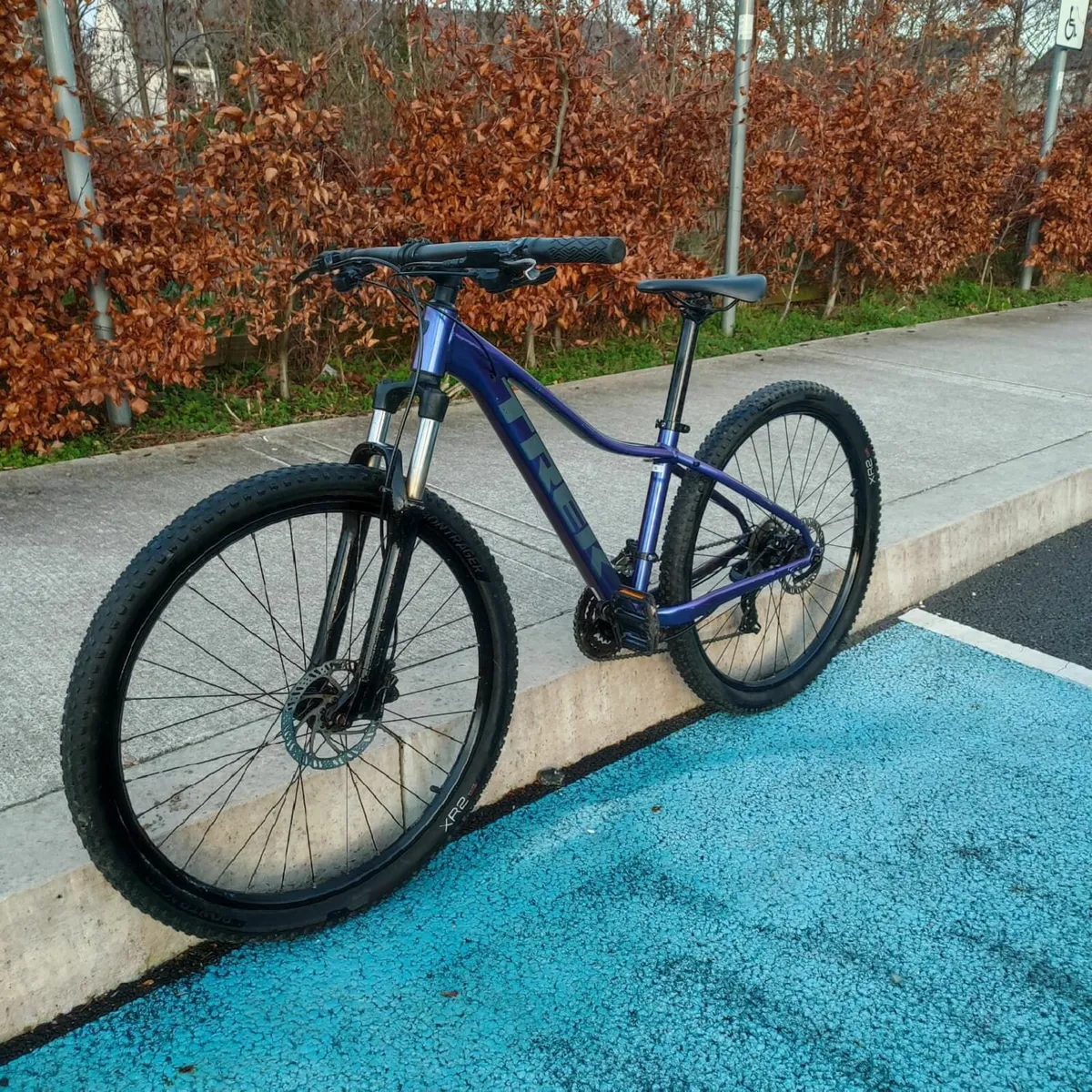 Trek Marlin 5 Mountain Bike - Image 1