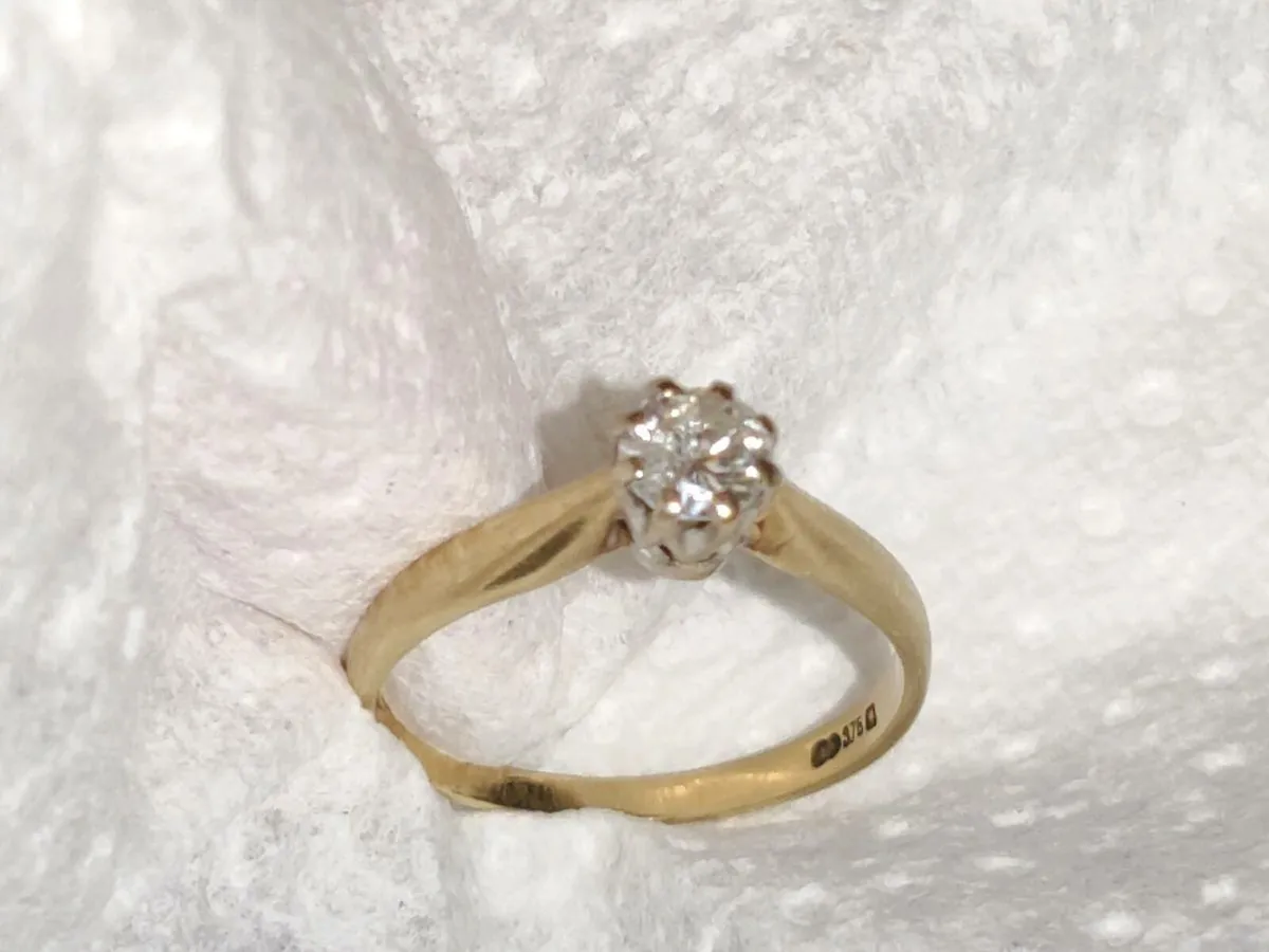 LARGE DIAMOND SOLITAIRE, 9CT Thick Gold NEW Ring ! - Image 4