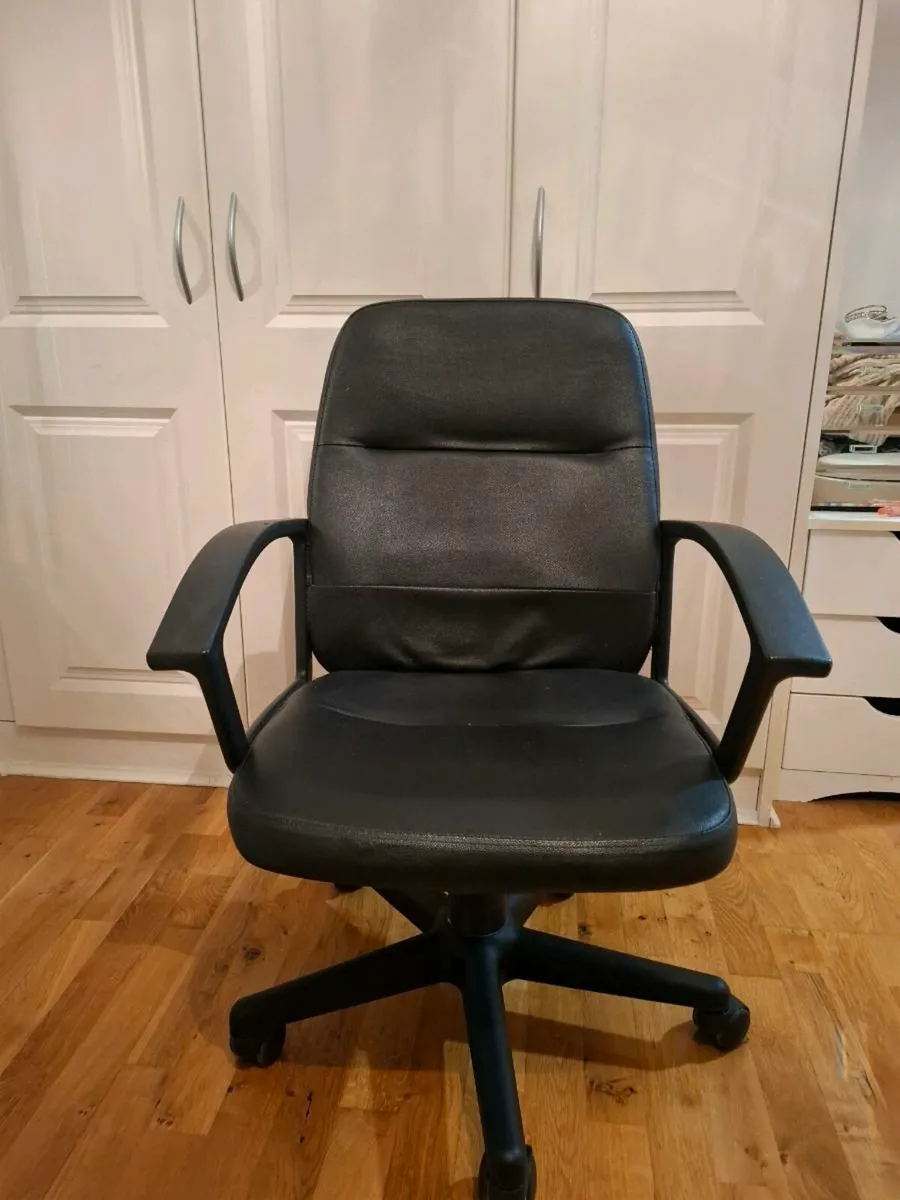 Office  chair - Image 1
