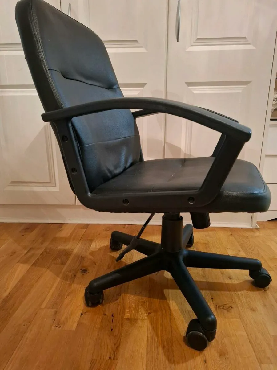 Office  chair - Image 2