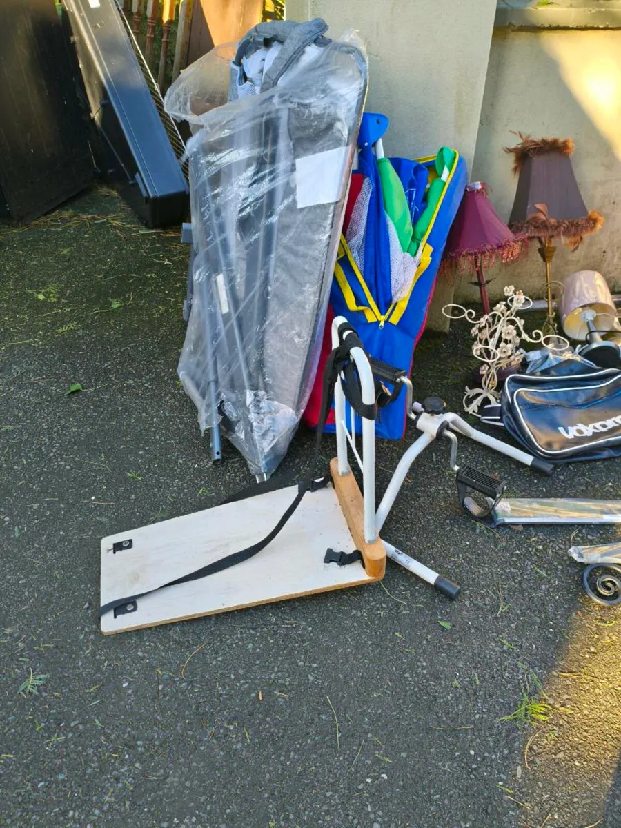 Lie by me like new travel cot free need gone asap - Image 2