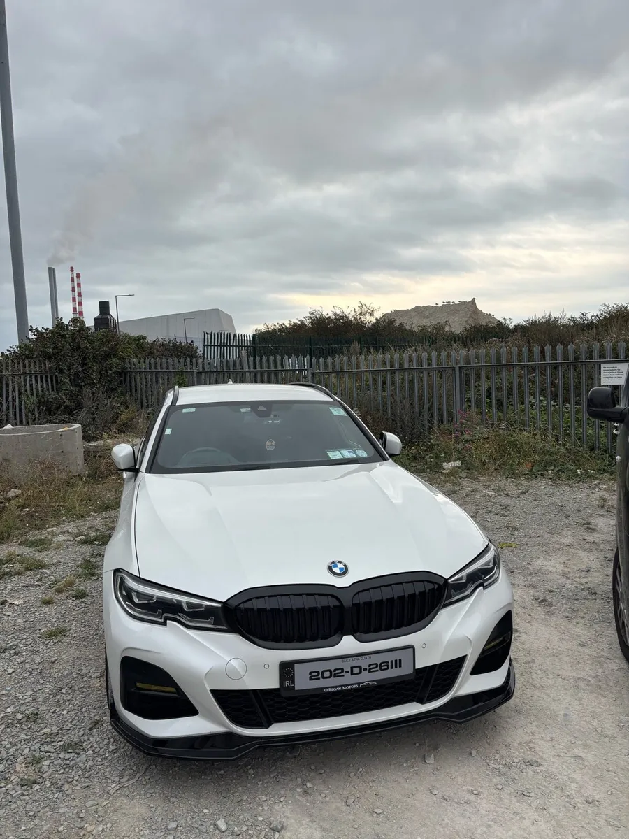 BMW 330e msport touring - Image 2