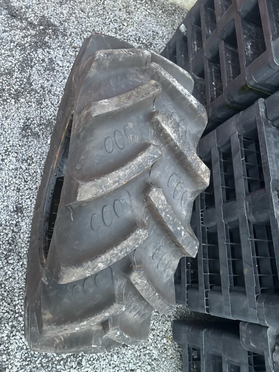 1 x AGRIMAX 380 / 85 R24 ( As new ) - Image 4