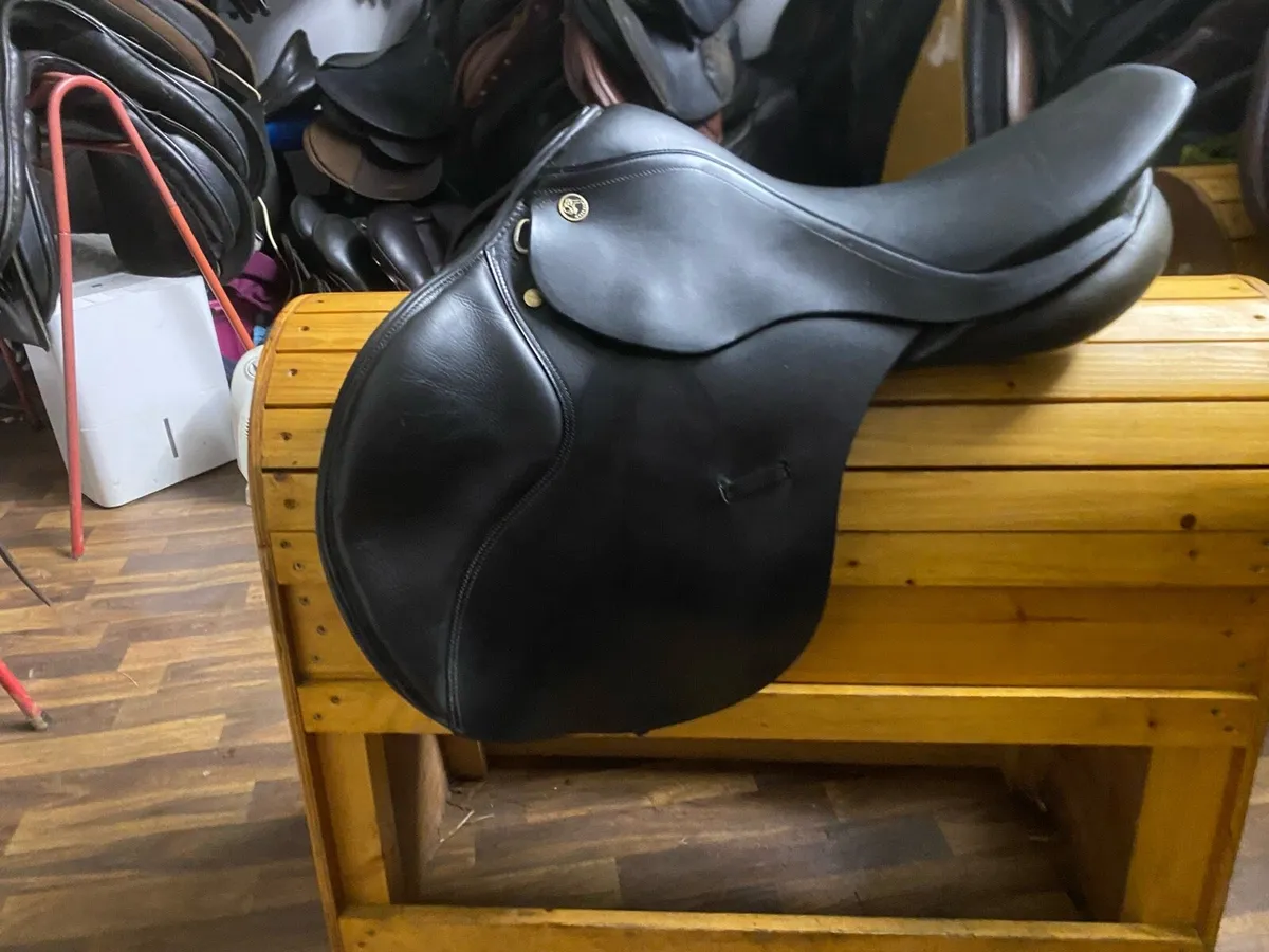 17” Kieffer black Leather jumping saddle - Image 1