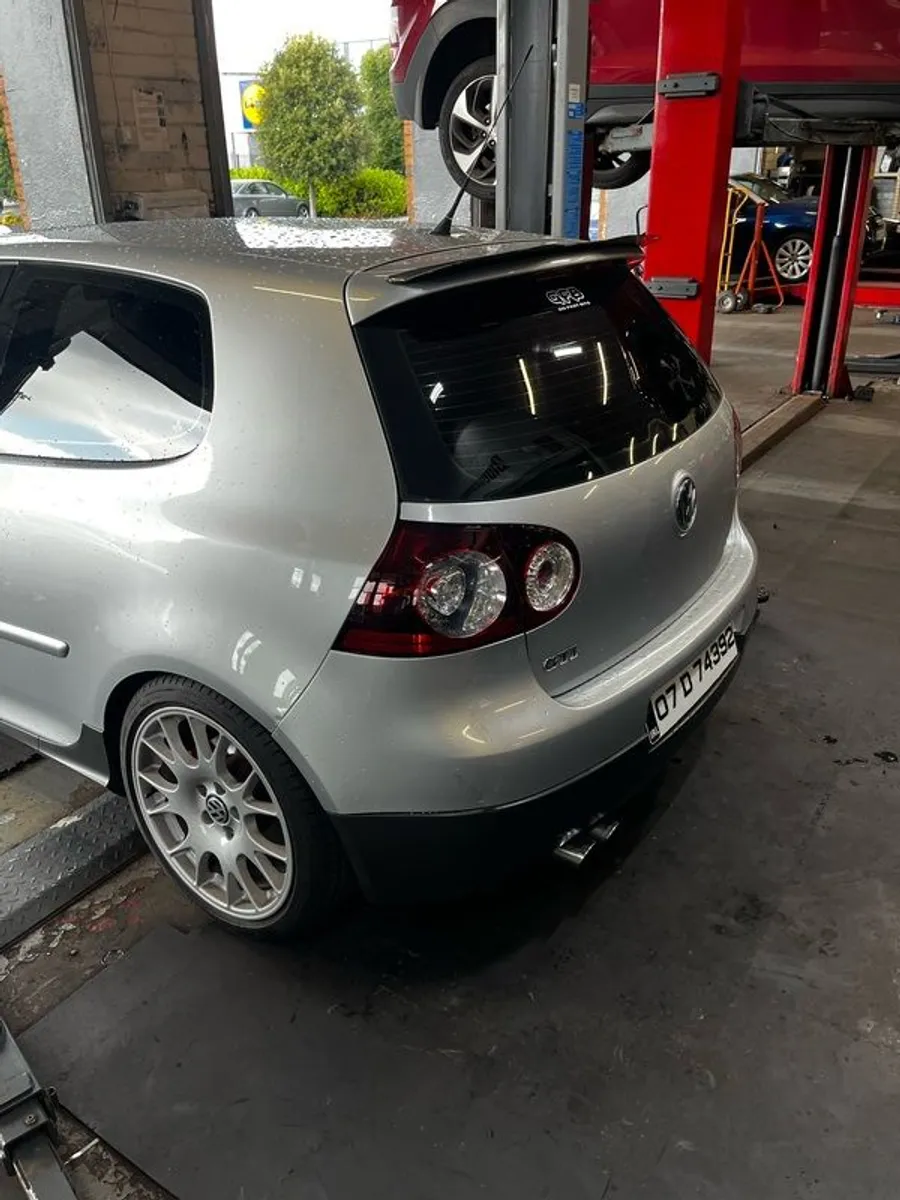 2007 Volkswagen Golf - Image 2