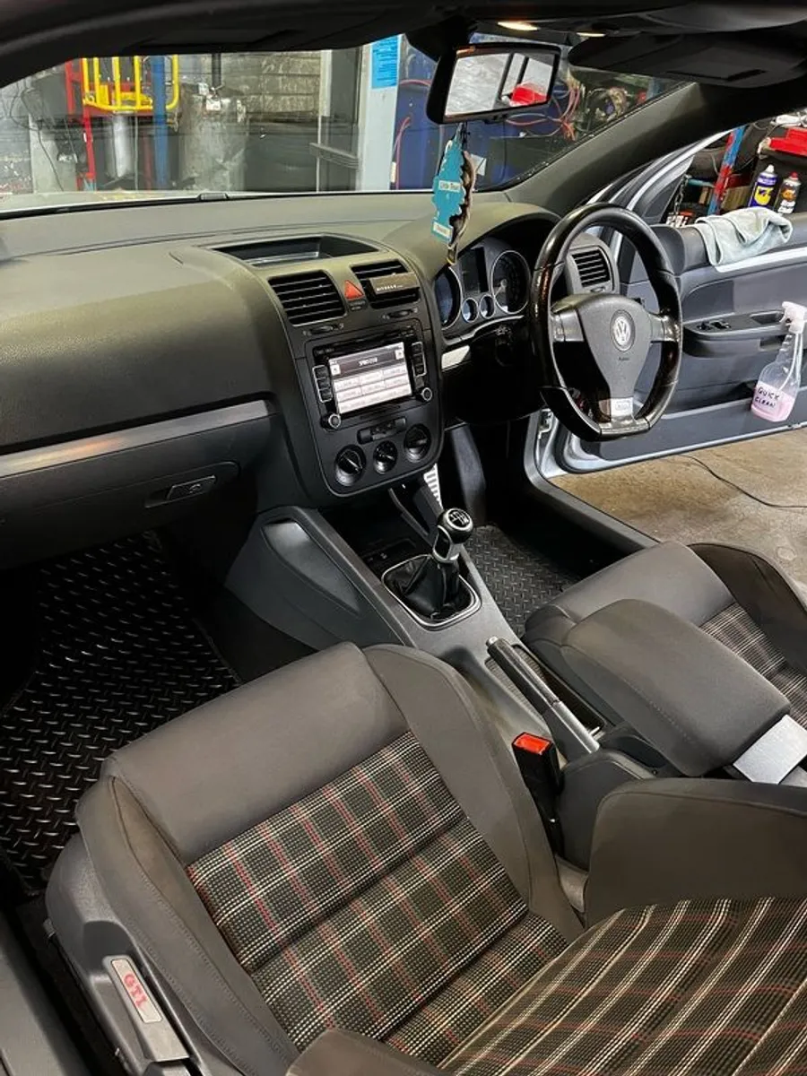 2007 Volkswagen Golf - Image 4