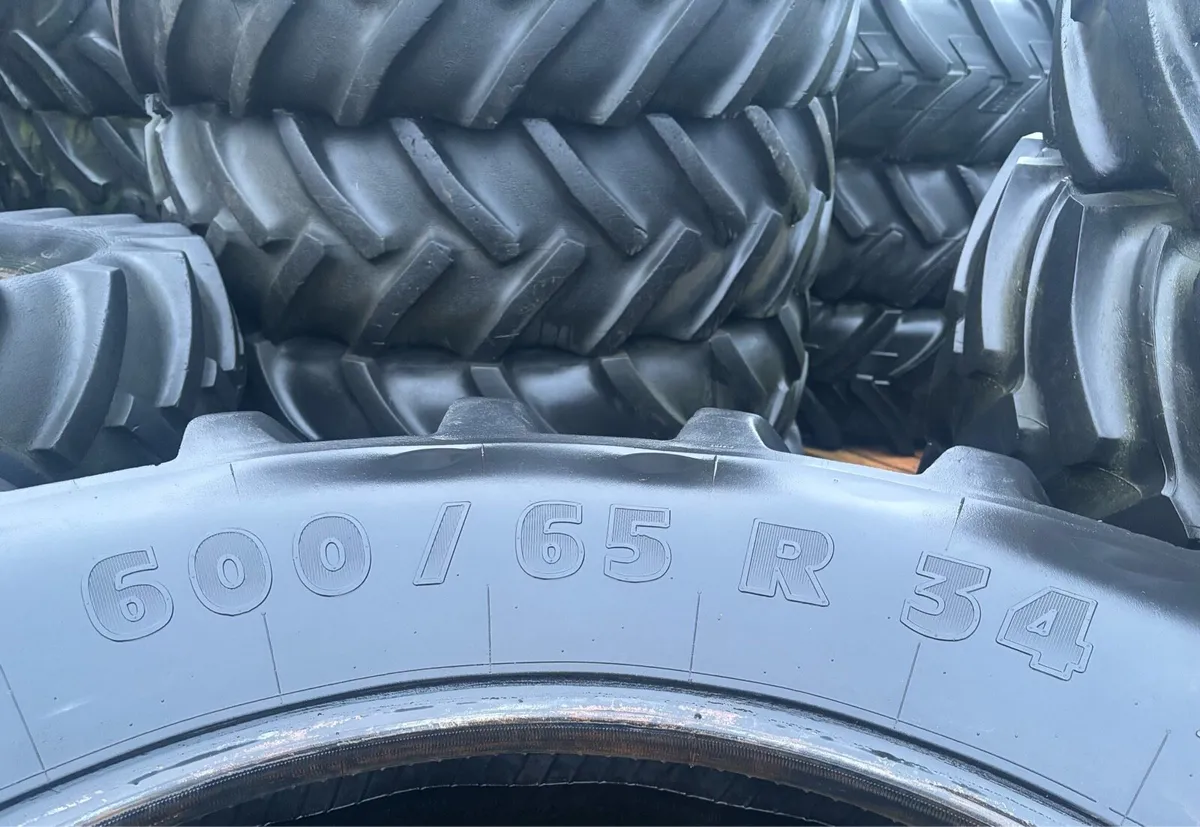2 Michelin Radial Tyres 600 / 65 R34, 60% - Image 1