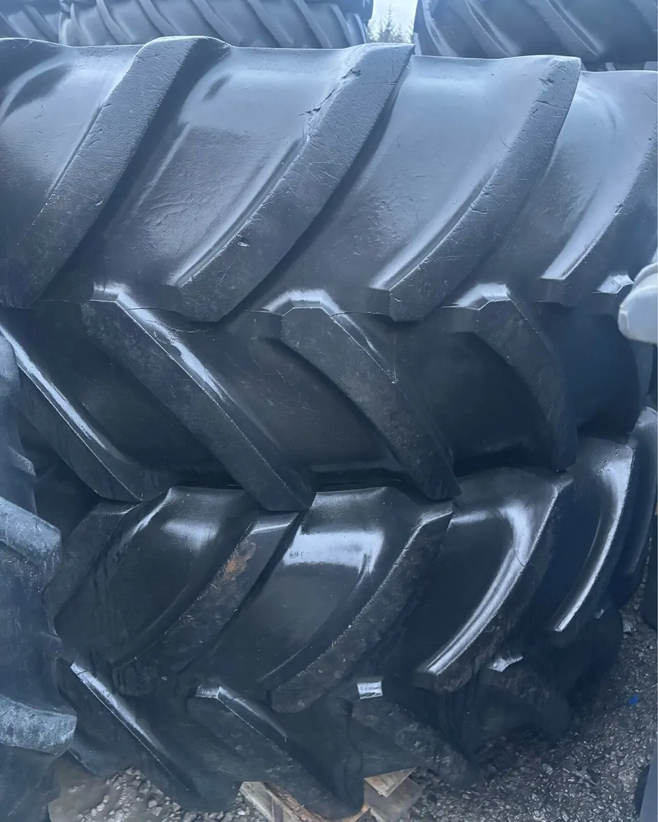 2 Michelin Radial Tyres 600 / 65 R34, 60% - Image 4