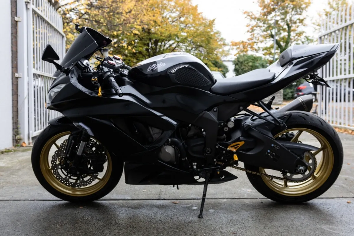 Kawasaki Ninja ZX6R 2014 - Image 1
