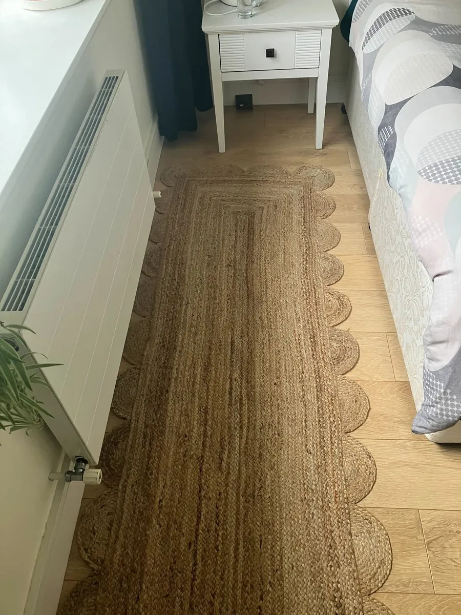 Scalloped Jute Runner Rug - Image 2