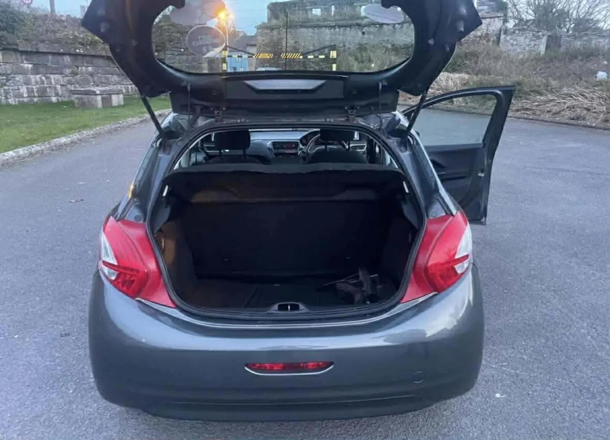 Peugeot 208 2014 - Image 2