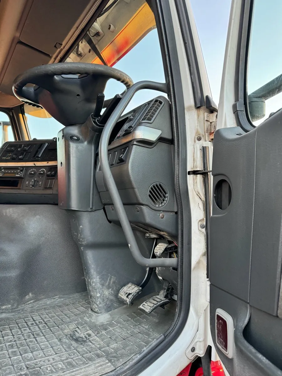 Hiab truck - Image 2