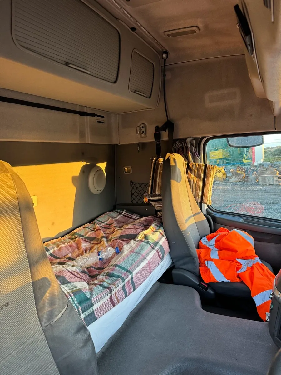 Hiab truck - Image 4