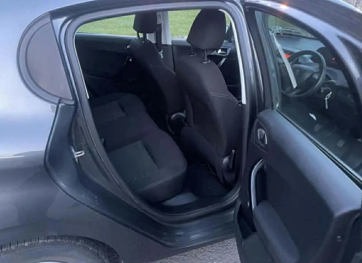 Peugeot 208 2014 - Image 4