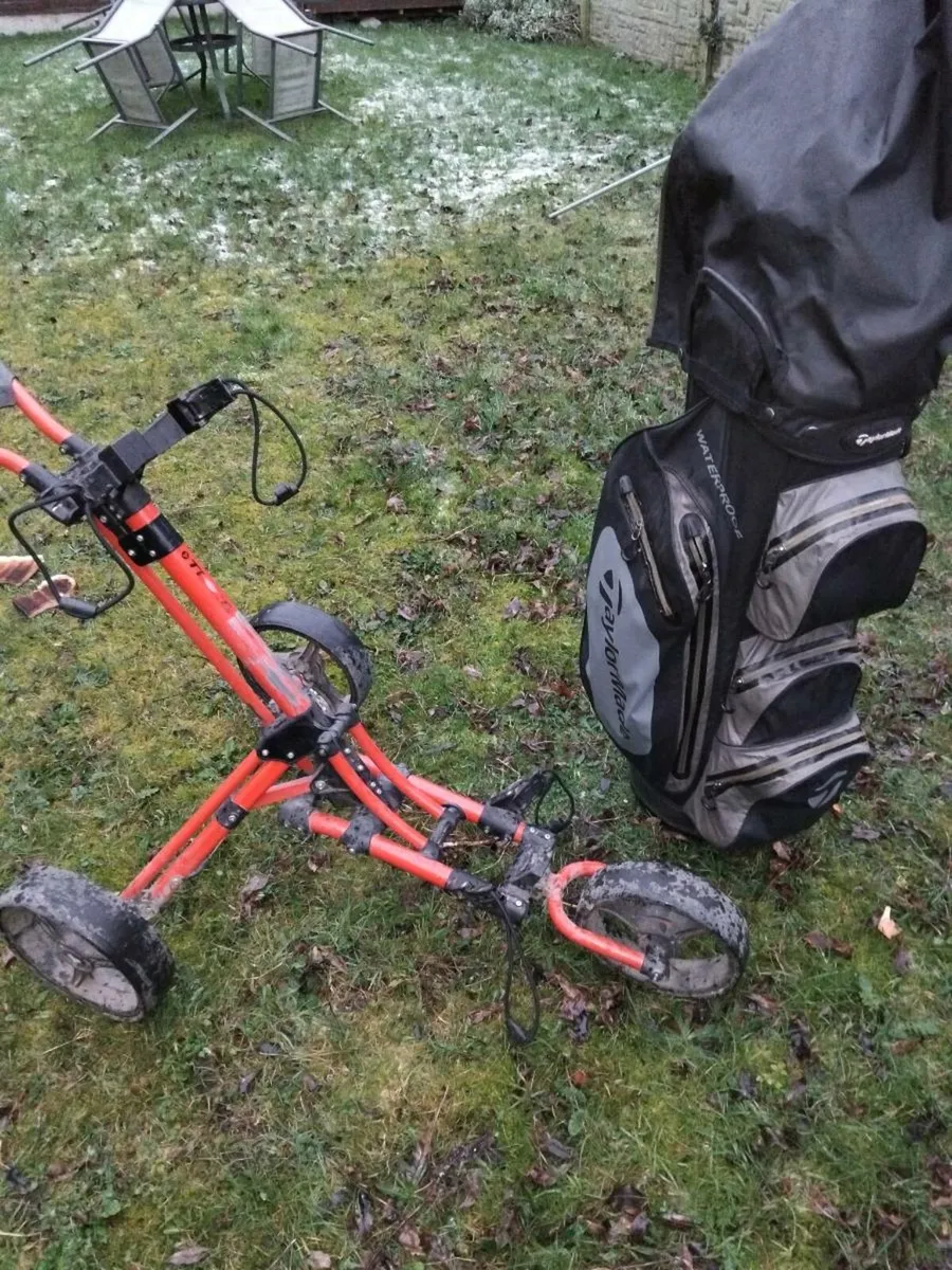 Fast fold trolley and taylormade bag - Image 1