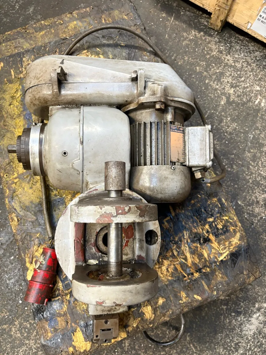 Slotting head , saw , welder , hopper - Image 1