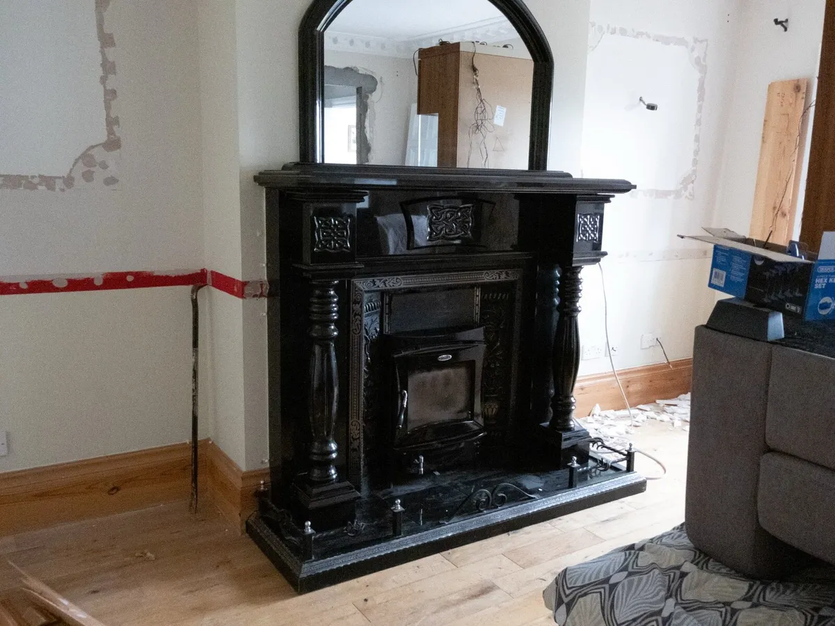 ELEGANT BLACK FIREPLACE SURROUND AND MIRROR - Image 1