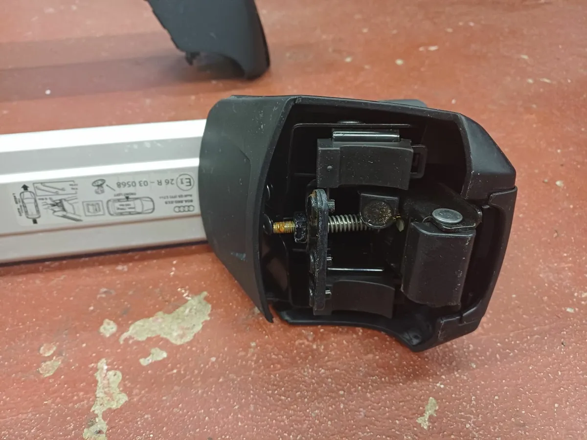 Audi Q5 Roof Bars and Bag 2017 Upwards - Image 4