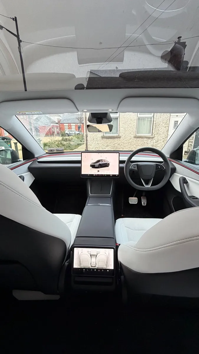 Tesla Model Y 251 - White interior - Image 2