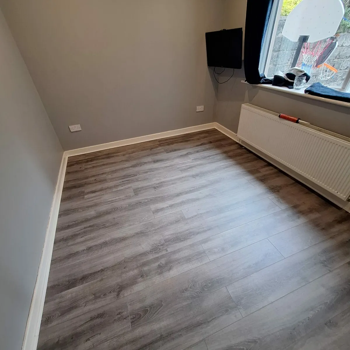 Laminate flooring  free delivery