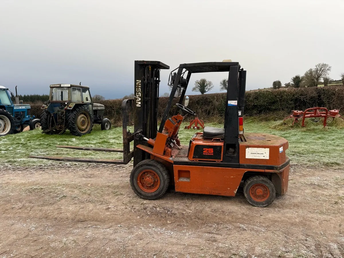 Nissan 25 forklift - Image 1