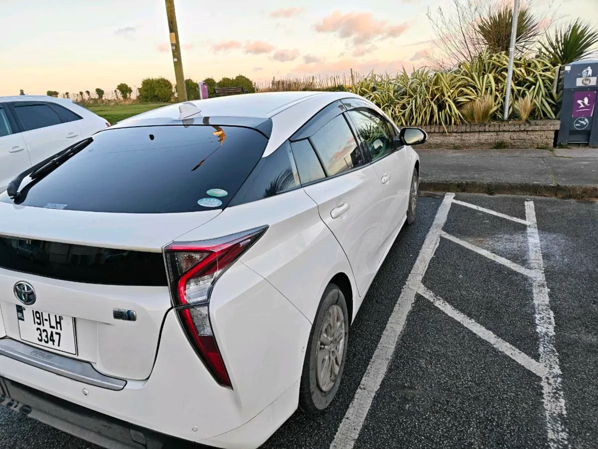 toyota prius 2019 - Image 2