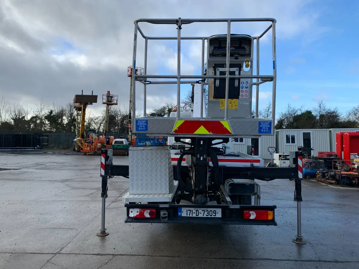UNRESERVED 2017 NISSAN CABSTER NT400 CHERRY PICKER - Image 4