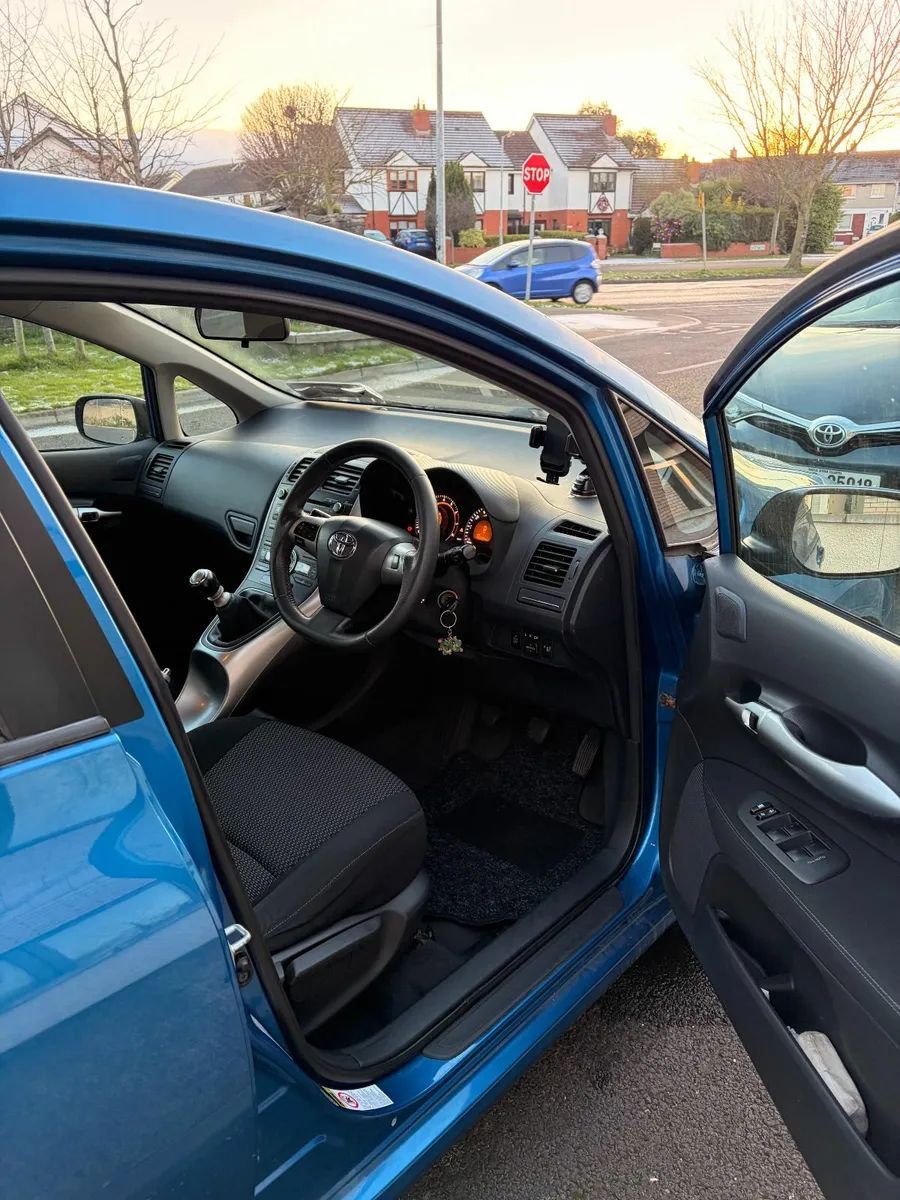 Toyota Auris 2010 - Image 3