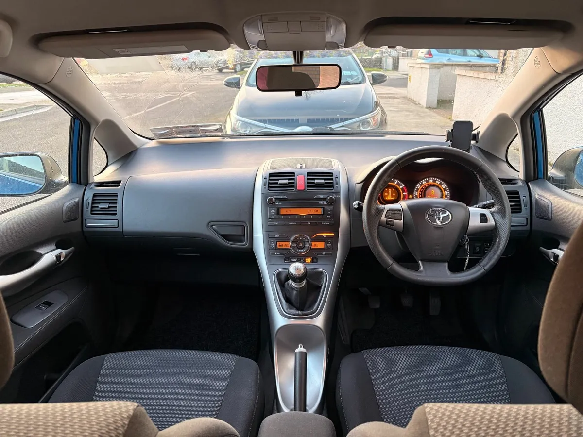 Toyota Auris 2010 - Image 4