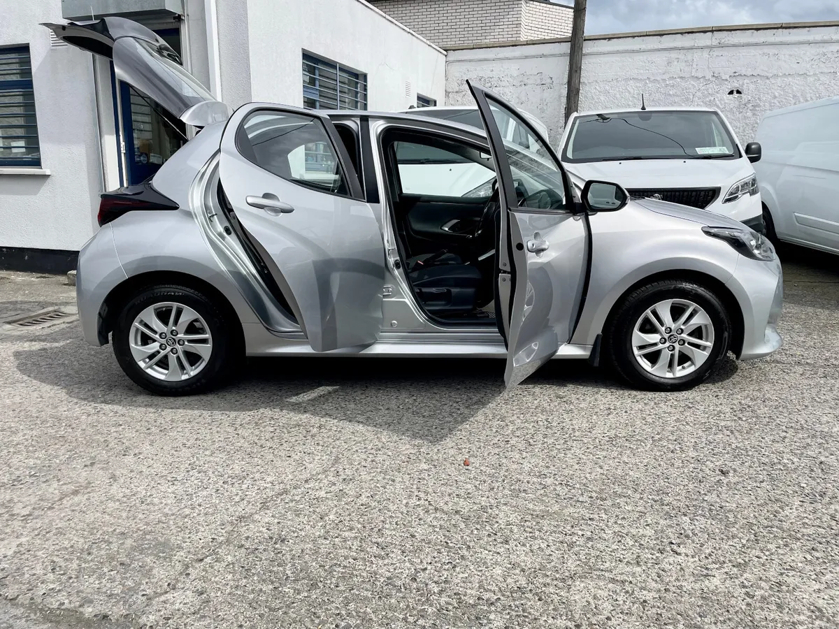 Toyota Yaris Luna 1.0 Petrol Manual 5DR Hatch,2022 - Image 3