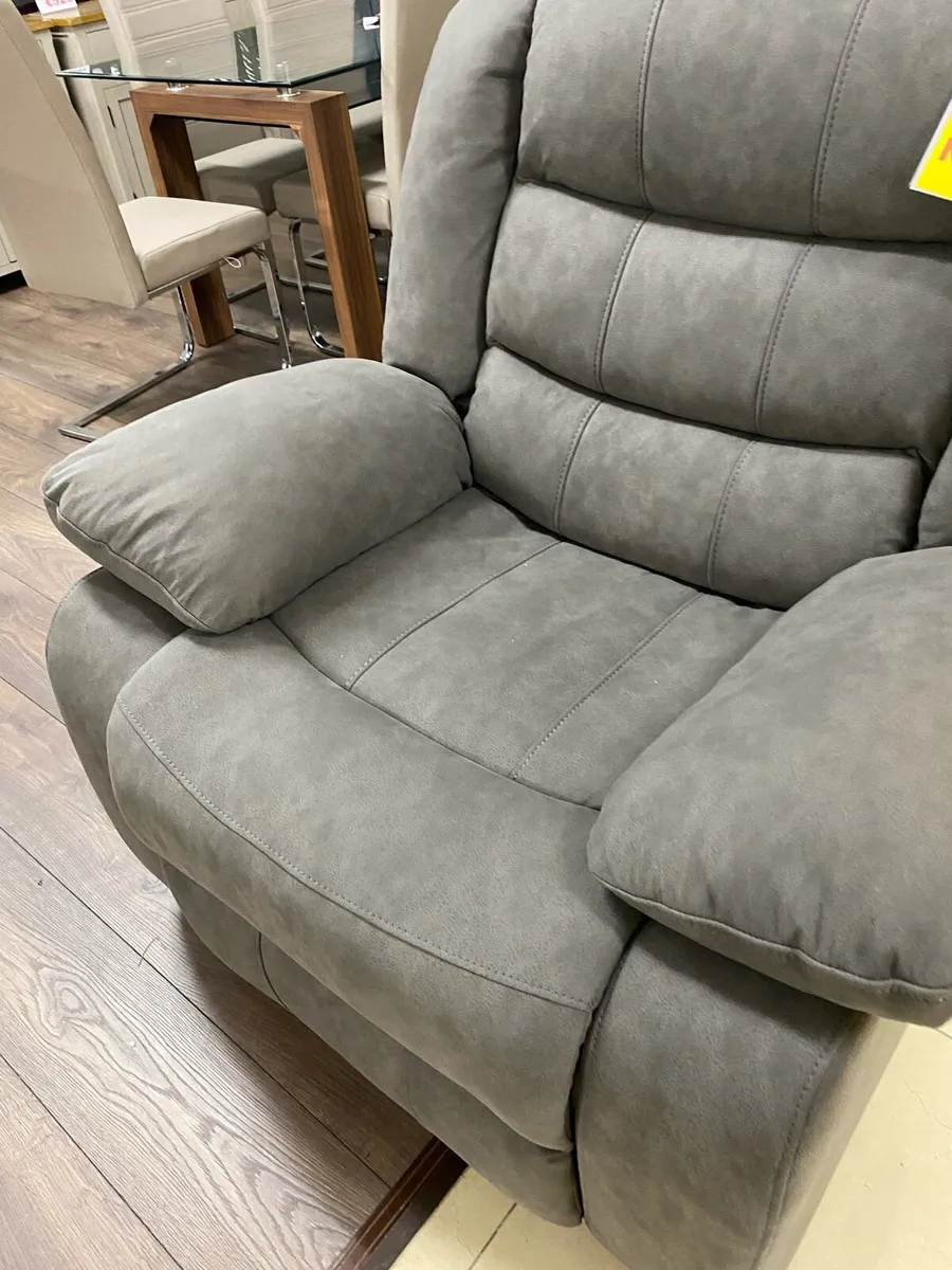 January sales   Clearance electric recliner arm ch - Image 1