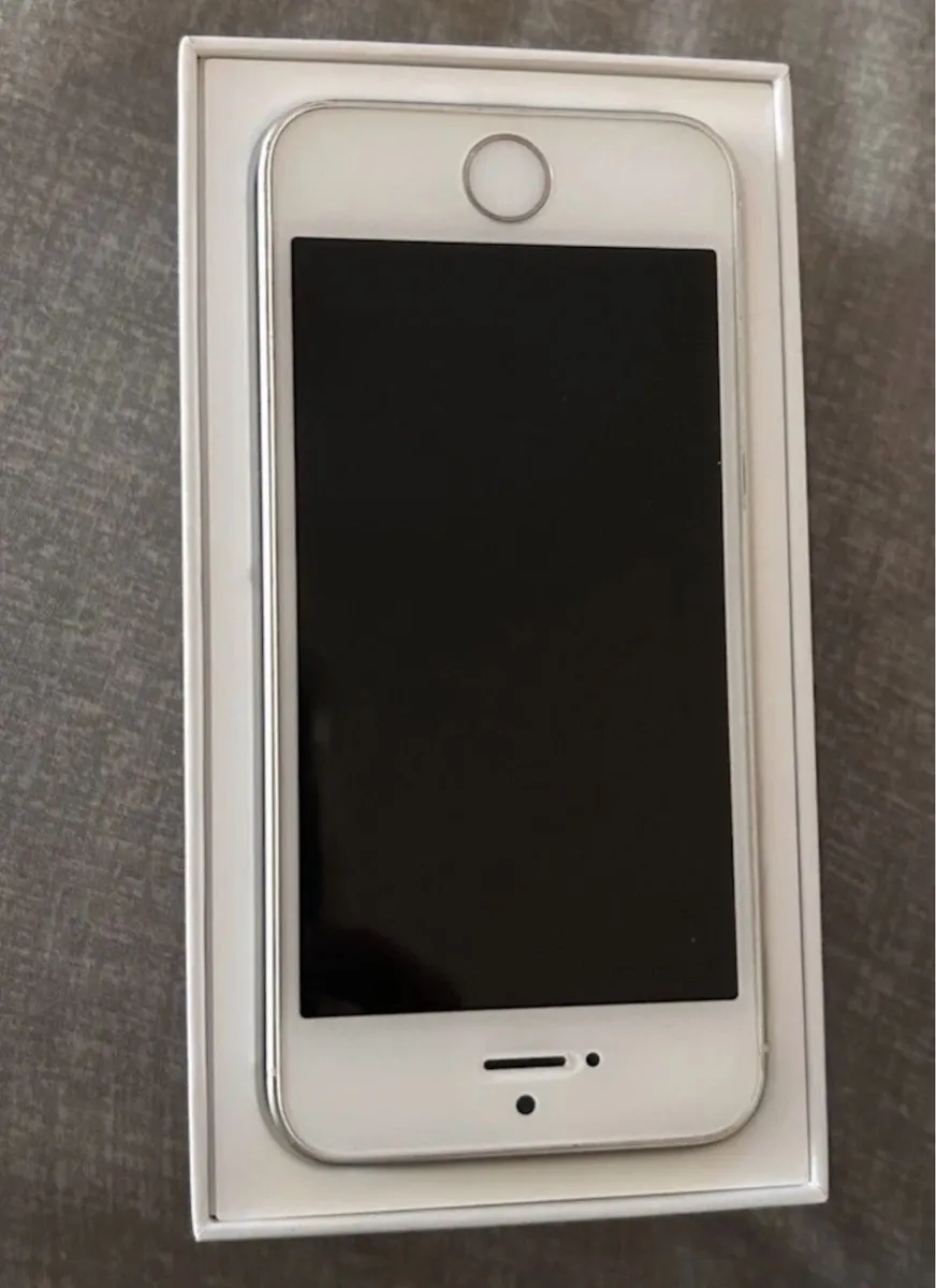 Mint condition IPhone SE in original box + extras - Image 3