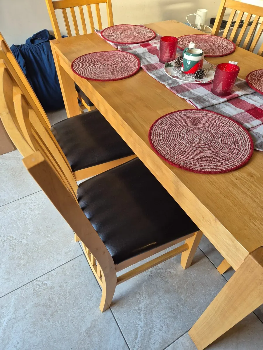Kitchen table and chairs - Image 3