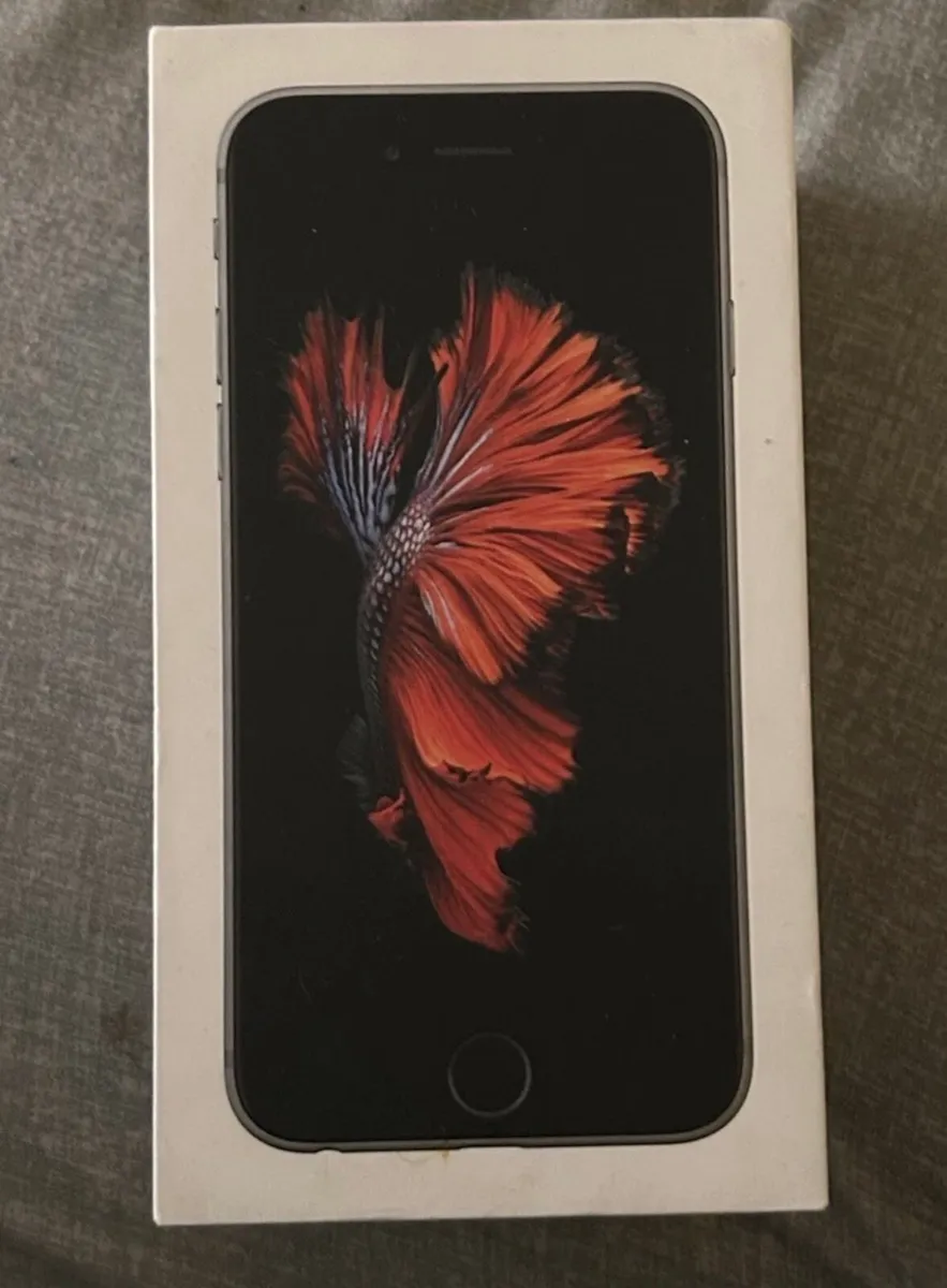 Like new in original box iPhone 6S with all extras - Image 1