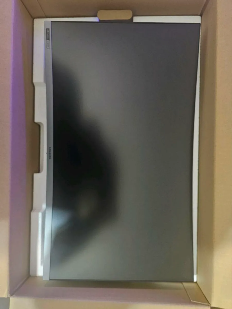 Samsung Odyssey 27"  240hz curved gaming monitor - Image 3