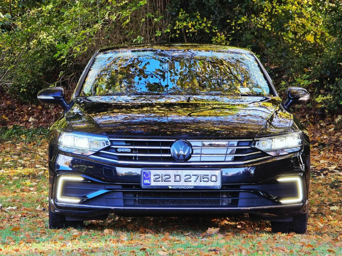 VW Passat GTE / 2 YEARS WARRANTY / LOWEST MILEAGE - Image 3