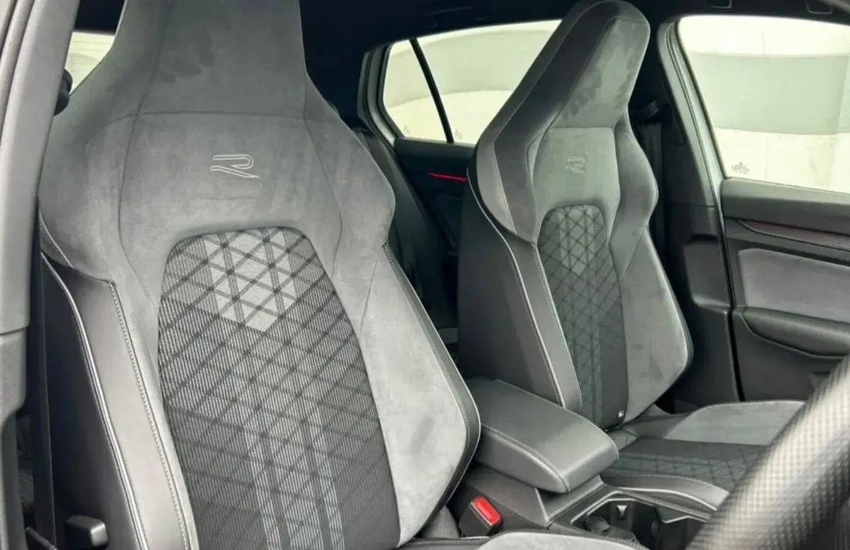 Volkswagen Golf RLine 2023 - Image 2