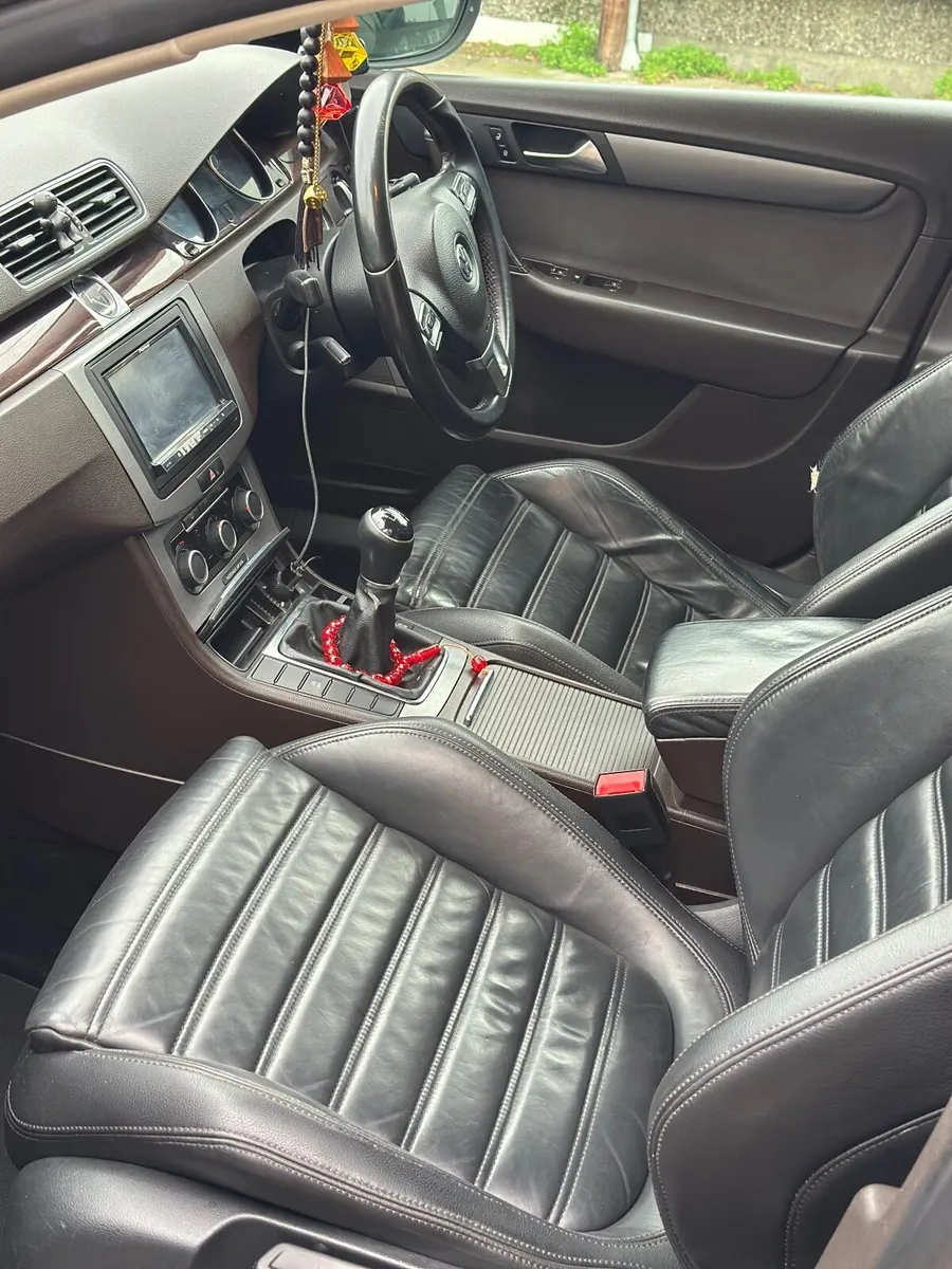 Volkswagen Passat 2012 - Image 4